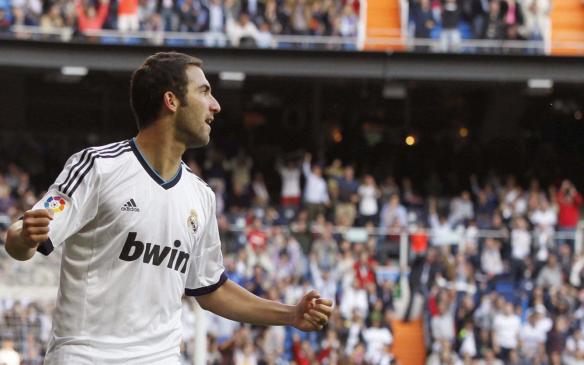 米兰体育app在线下载-亚洲杯中国足球逆袭 球迷感叹球队进步明显，中国足球队亚洲杯亚军阵容