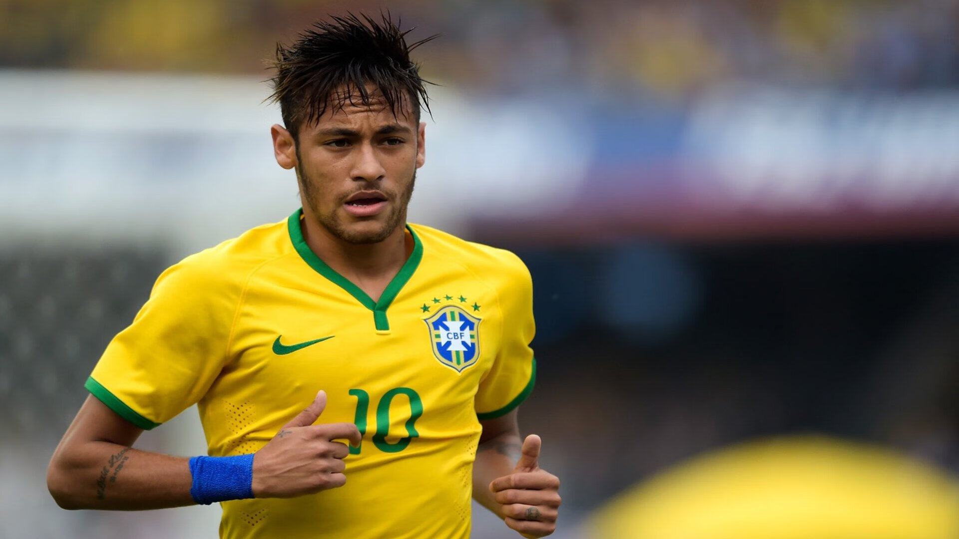 线上“虚拟骑行穿越名胜赛” 屏幕上游览世界风景