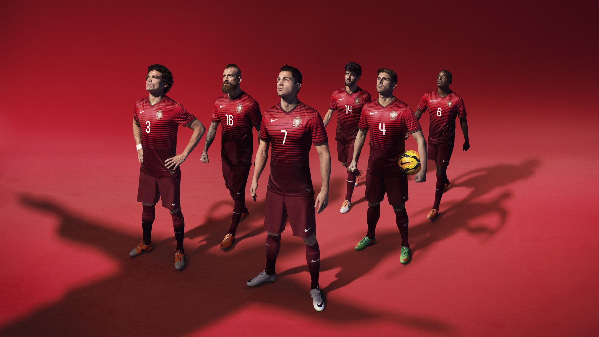 综合体育系跨年夜“迎新跑”活动 各班自制应援装备